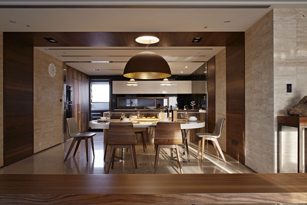 位於新北市新店的精華地帶，近百坪的樓中樓空間，是屋